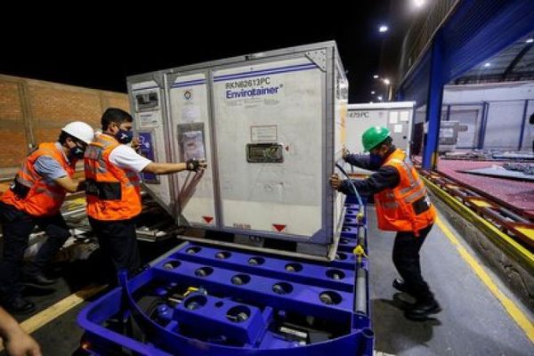Todos vacunan menos Paraguay: Perú recibirá este sábado otras 700.000 dosis de la vacuna Sinopharm contra el COVID-19