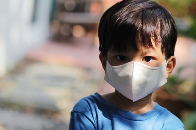 HOY / Complicación post- COVID: niños pueden sufrir falla multiorgánica un mes después