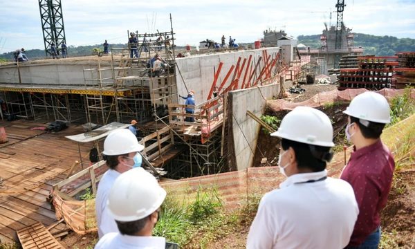 Técnicos se interiorizan sobre uso de aplicaciones tecnológicas en construcción del Puente de la Integración