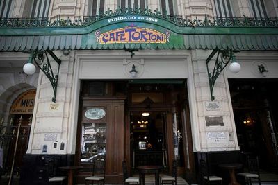 El Café Tortoni, emblema de Buenos Aires, sin uno de sus iconos por un robo - Mundo - ABC Color