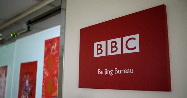 La Nación / China prohíbe Servicio Mundial de la BBC tras investigación sobre uigures