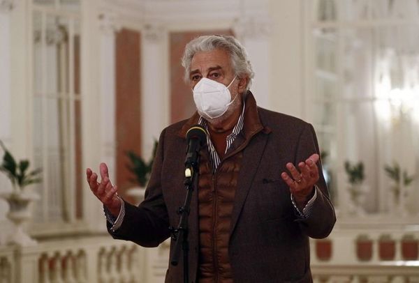 Plácido Domingo vuelve tomar la batuta en el Bolshói para dirigir “La bohème” - Música - ABC Color