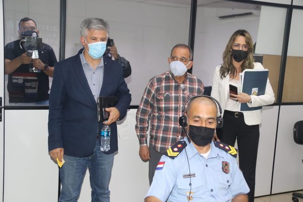 Ministro Arnaldo Giuzzio visitó base del Sistema 911 en Ciudad del Este | .::Agencia IP::.