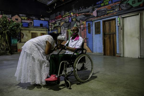 Un acto simbólico y de protesta abre el cancelado Carnaval de Río de Janeiro - MarketData