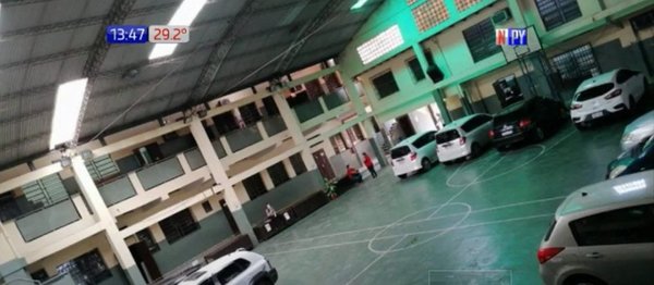 Indignante: Usan colegio Presidente Franco como estacionamiento | Noticias Paraguay