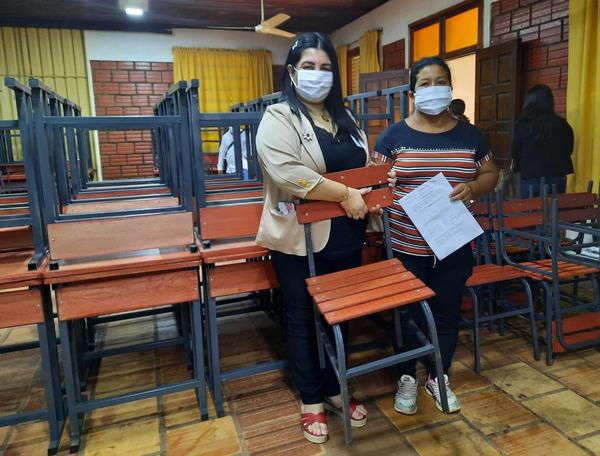 Entregan mobiliarios a instituciones educativas del departamento del Caaguazú – Prensa 5
