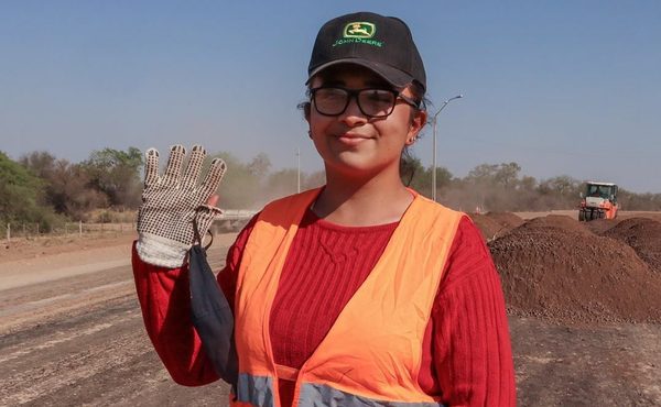 Creciente cantidad de mujeres e indígenas entre personal de obras en ruta Transchaco