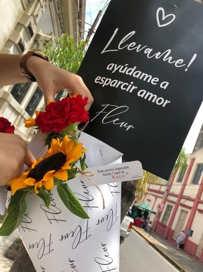 Crónica / A las mujeres les gustaiterei recibir flores, según experimento