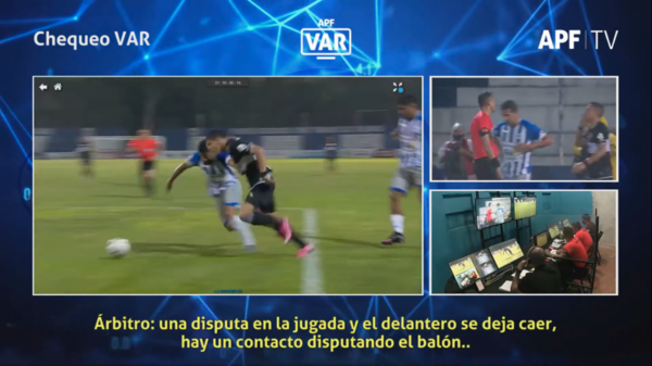 Así el VAR corrigió y determinó la sanción de los penales para Olimpia