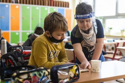 Argentina se alista para retornar a clases presenciales entre resistencias - Mundo - ABC Color