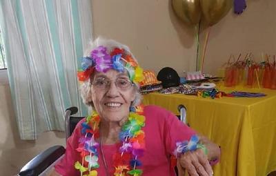 Adultos mayores celebran fiesta de carnaval