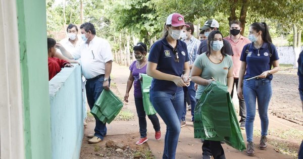 La Nación / Mingatón en Itapúa: entregaron unas 4.000 bolsas para eliminar criaderos del dengue