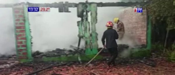 Una familia lo pierde todo en incendio | Noticias Paraguay