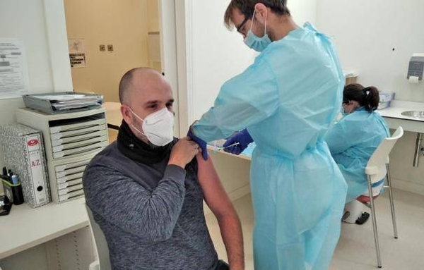 HOY / España supera el millón de personas vacunadas con las dos dosis antiCovid