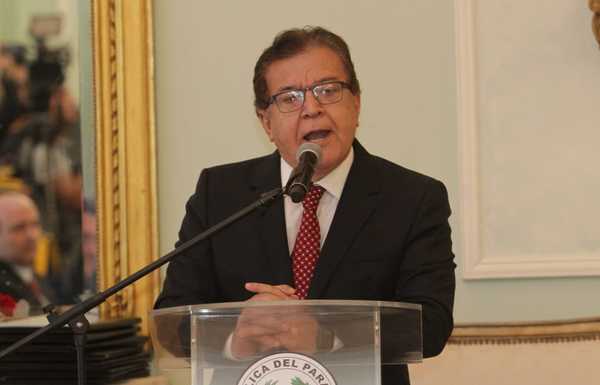 Presentan amparo contra Duarte Frutos por negarse a proporcionar información pública - ADN Digital