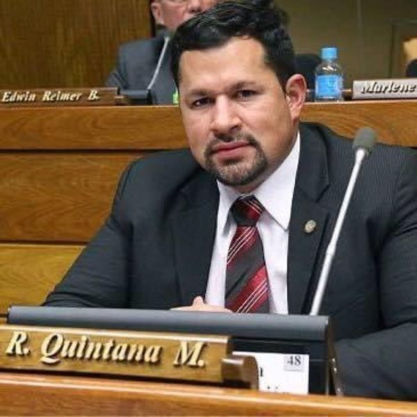 Ulises Quintana oficializa su precandidatura a intendencia de CDE