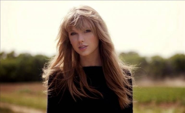 HOY / Taylor Swift se plagia a sí misma para recuperar la autoría de sus canciones