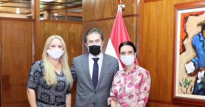 La Nación / Asociación de empresarias expuso proyectos y acciones ante el MIC