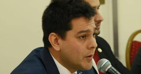 La Nación / López Arce critica a viceministro de Empleo por asumir jefatura de campaña política