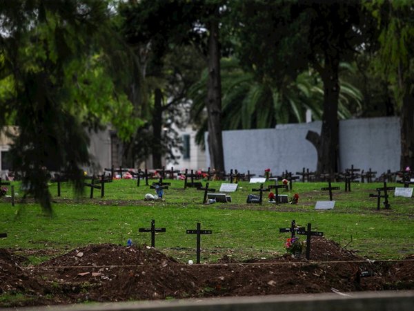 Argentina supera 50.000 muertes con lentitud de vacunación en mira