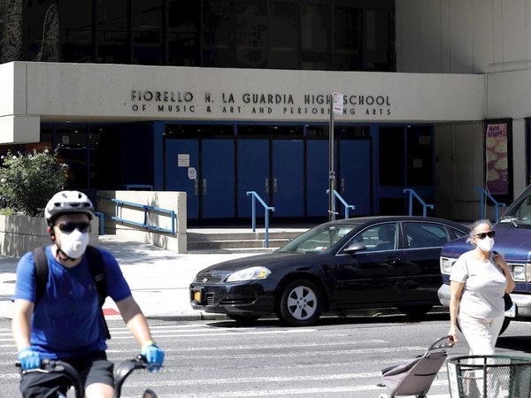 Recomiendan en EEUU reabrir las escuelas con uso obligatorio de mascarillas