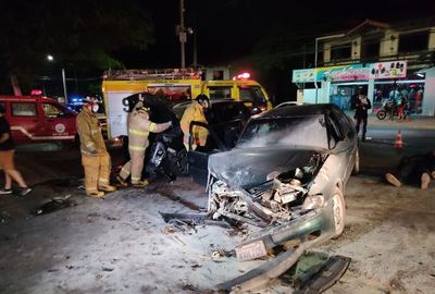 Tres heridos, incendio, un conductor agresivo y aparentemente alcohol, fueron condimentos de fuerte choque en Villa Elisa - Nacionales - ABC Color