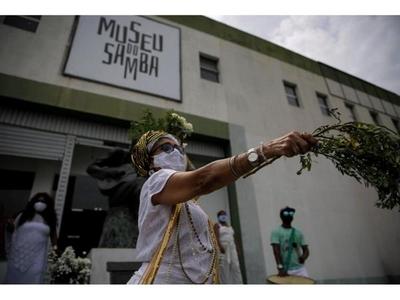 La inoculación se frena en Brasil por  falta de dosis