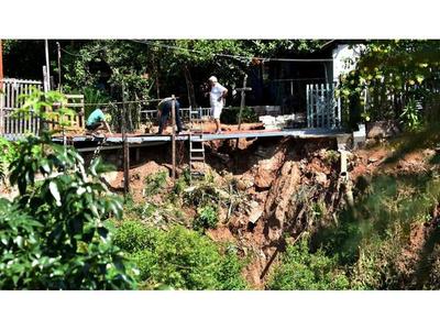 Urgen obras al margen de arroyo Ferreira ante severas socavaciones