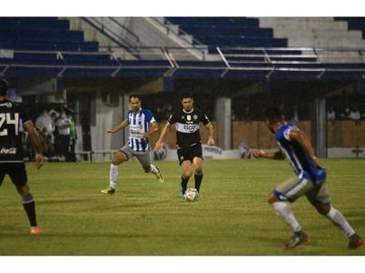 Clubes inhabilitados acusan a la falta de supervisión