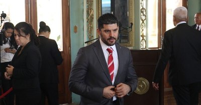 La Nación / “Nenecho” señala que hay complot hacia su gestión como intendente