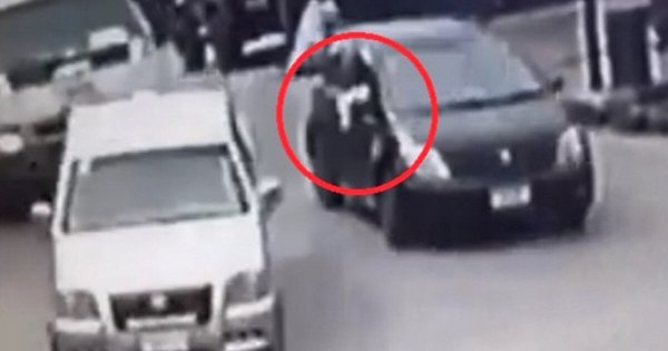 La Nación / Ladrones simulan emergencia para huir