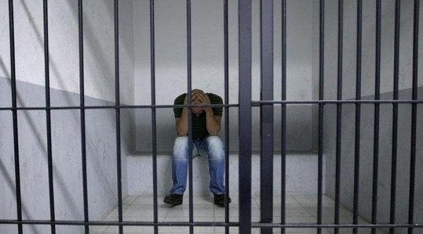 Crónica / Polis pescan a maltratadores y “jakare”