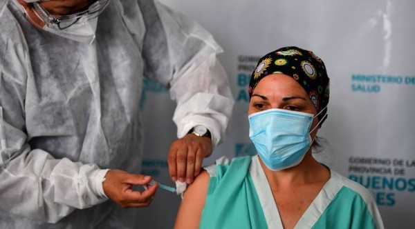 MUNDO | Argentina supera las 50.000 muertes con la lentitud de vacunación en la mira