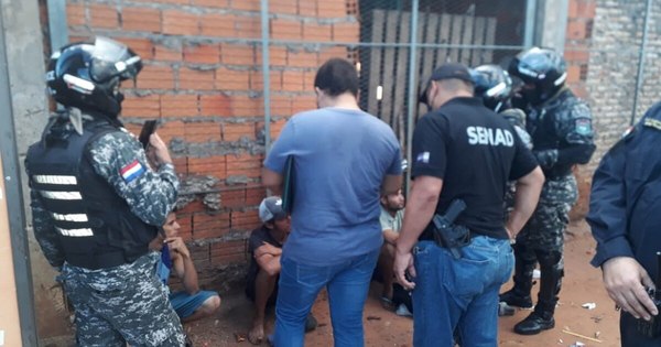 La Nación / Detienen a 5 personas con órdenes de captura en el Mercado de Abasto