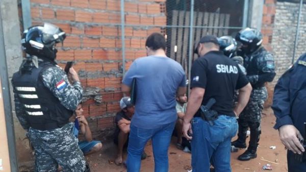 Venta de frutas, verduras, cocaína y marihuana: caen 5 traficantes en el Abasto