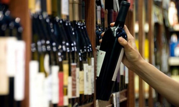 Buscan levantar gradualmente restricción horaria de venta de bebidas alcohólicas