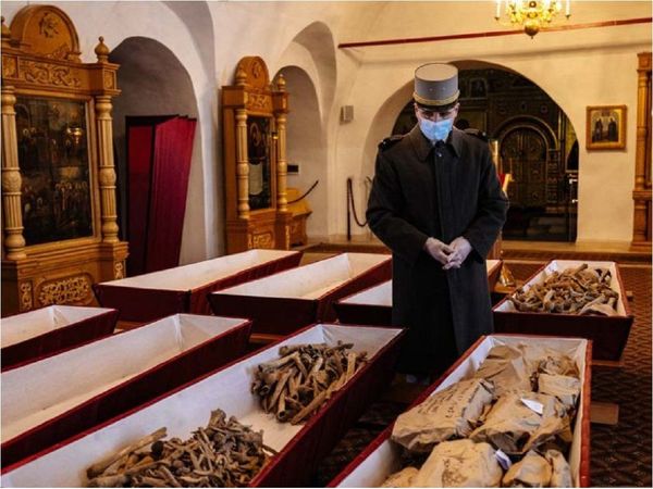 Rusia y Francia entierran soldados, a 200 años de derrota de Napoleón