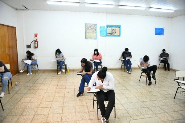Itaipu-Becal: Adjudican becas para 764 jóvenes