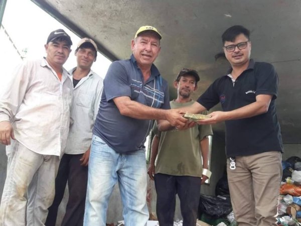 Recolectores devolvieron 20 millones que hallaron entre la basura