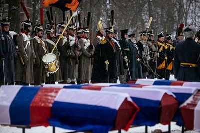 Rusia y Francia entierran a sus soldados 200 años después de la campaña de Napoleón - Mundo - ABC Color