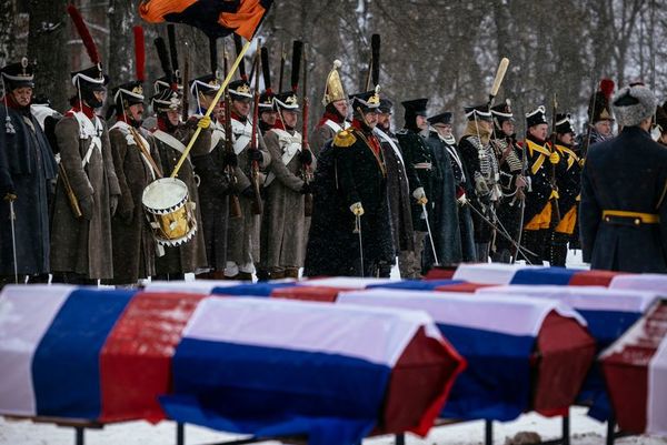 Rusia y Francia entierran a sus soldados 200 años después de la campaña de Napoleón - Mundo - ABC Color