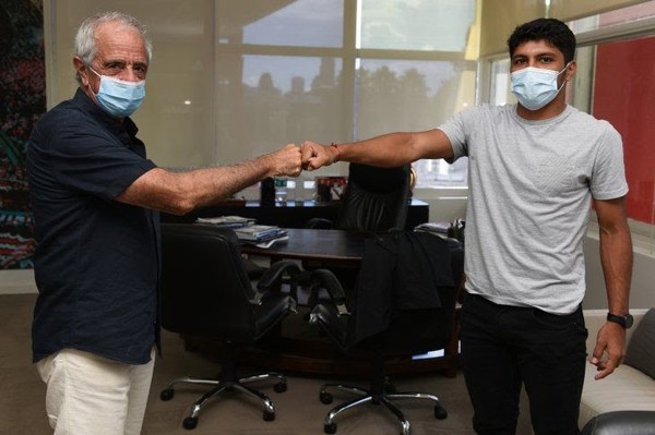 El beleano Robert Rojas amplía contrato con River Plate