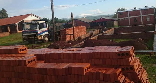 Caazapá: Construyen aulas en escuelas de Abaí - Noticiero Paraguay