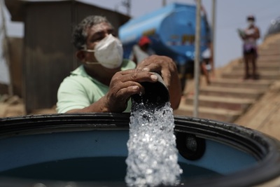 Las crueles paradojas del agua en la desértica capital del Perú - MarketData