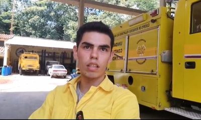 Bombero que llegó tarde a su laburo por apagar incendio en Petropar fue rajado