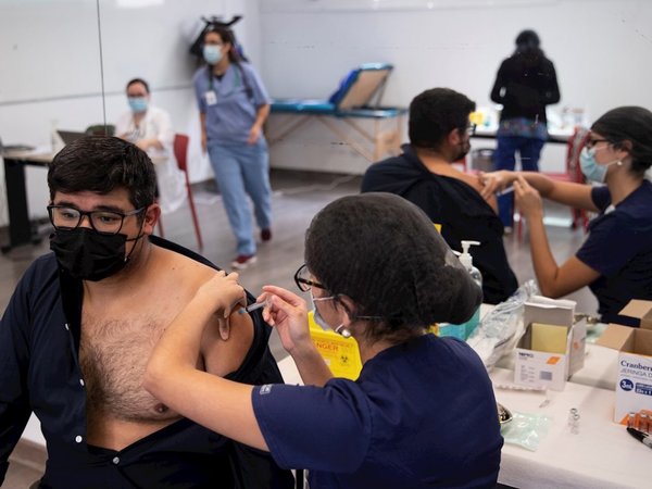 Covid-19: Chile, líder indiscutible de vacunación en Latinoamérica