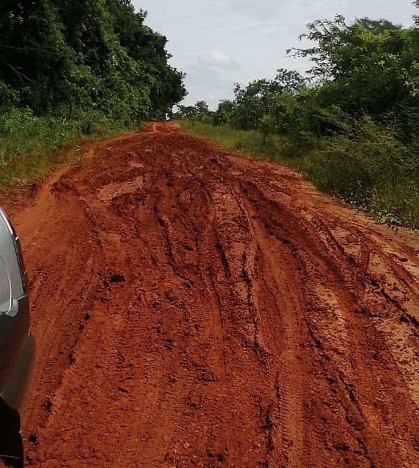 Camino de Primera Dama Departamental está destrozado