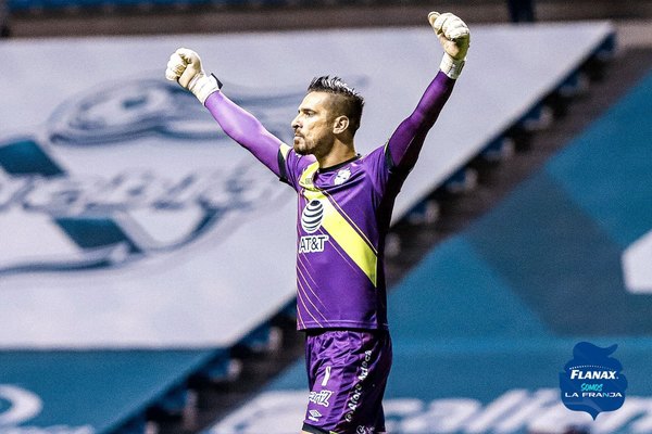 A puro reflejo, Antony Silva le negó el gol ¡tres veces! a Darío Lezcano