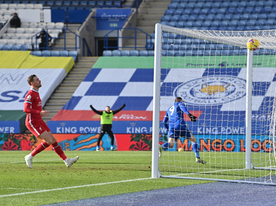 Leicester aplica otra sacudida al Liverpool
