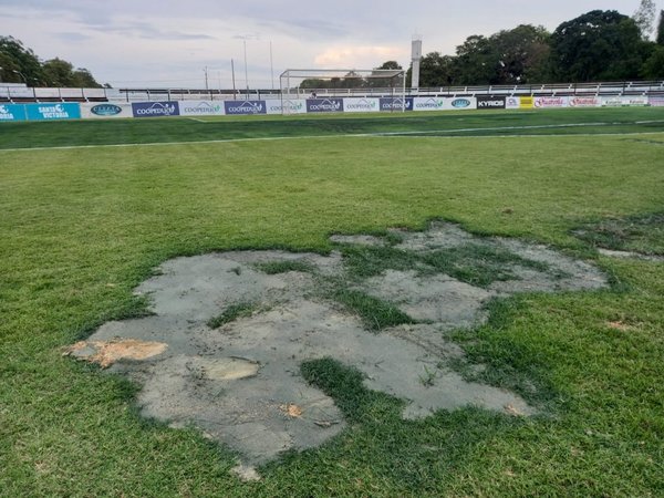 El circo de canchas antirreglamentarias